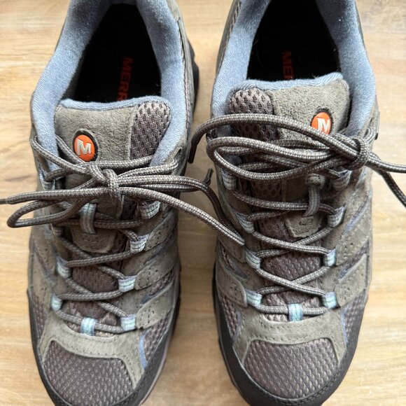 NWOT Merrell lace-up hiking shoes/sneakers. Size 40 EU, 9.5 US. Never worn - Picture 1 of 4